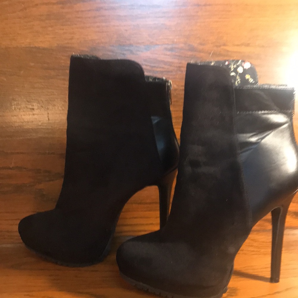 RUE 21 STILETTO BOOTIE
